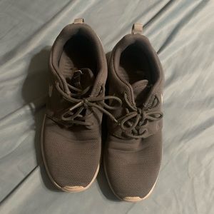 Women’s Nike shoes